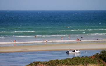 VED STRANDEN - LYSTRUP STRAND, badning fra revleriveraen VED STRANDEN - LYSTRUP STRAND, badning fra revleriveraen
